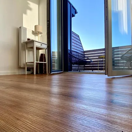 Little Plaza Duplex Apartment *