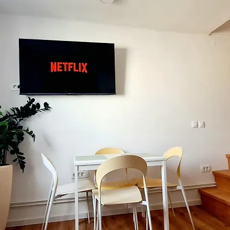 Little Plaza Duplex Lägenhet *